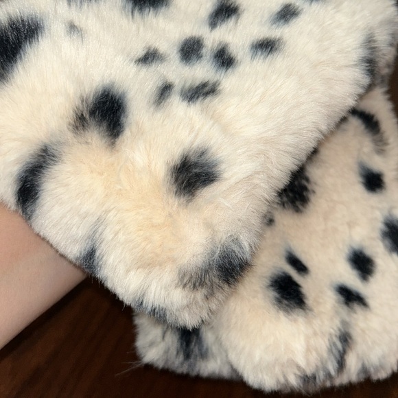 LOFT Faux Fur Scarf - Picture 2 of 4